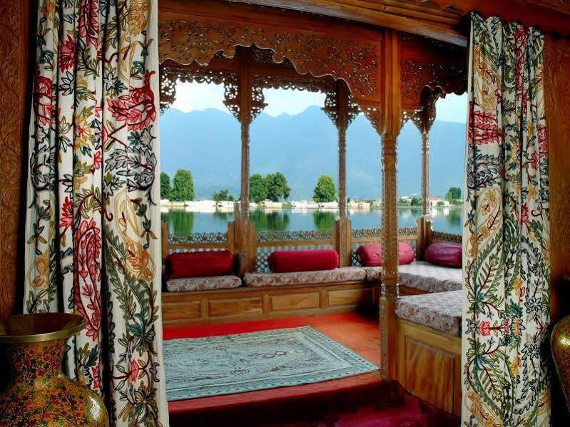 Welcomheritage Gurkha Houseboats Srīnagar Exteriör bild